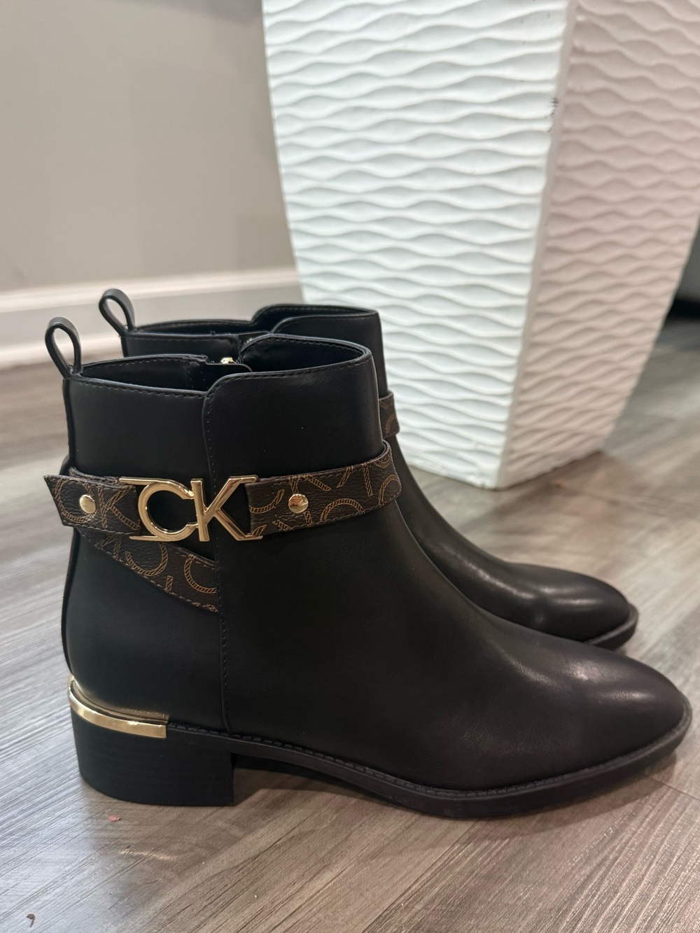 Calvin Klein Women’s Black Ankle Boots Gold Logo Size 7.5